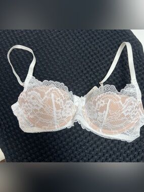 Skarlett Blue, White Lace Underwire Bra with Nude Lining